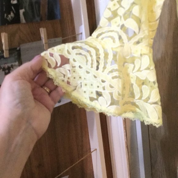 NWT yellow lace dress with lining in dress sleeves sheer bell size 10 - Picture 4 of 7